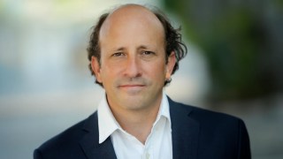 A Sitcom Writer-Turned-Psychologist Counsels Hollywood Workers on the ‘Industry Apocalypse’