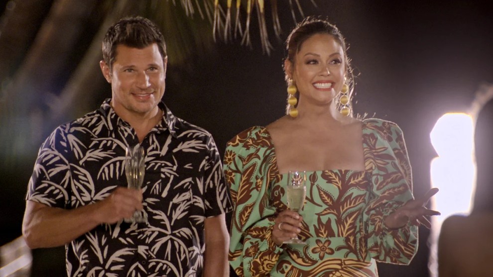 Nick Lachey and Vanessa Minnillo-Lachey host "Love Is Blind" Season 2 (Credit: Netflix)